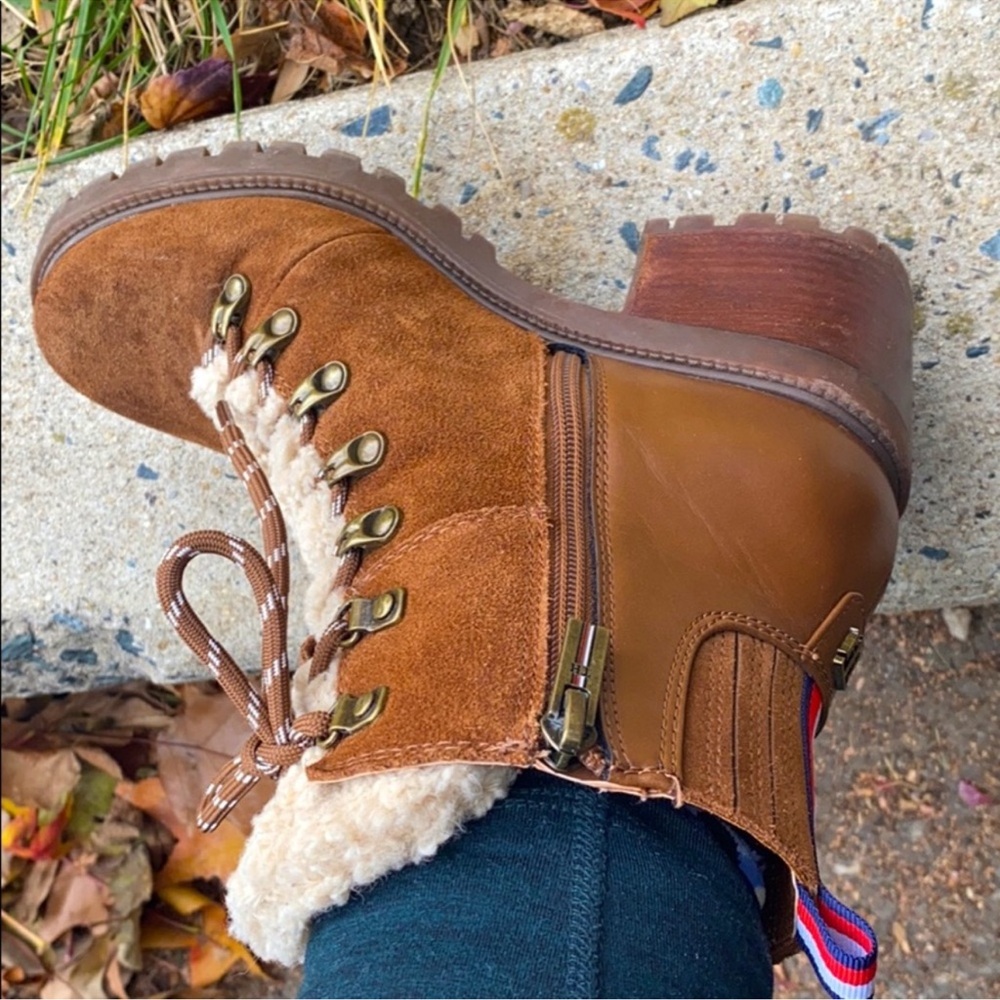 Tommy Hilfiger Lamere Brown Multi Suede Lug Sole

Ankle Boots Size 10